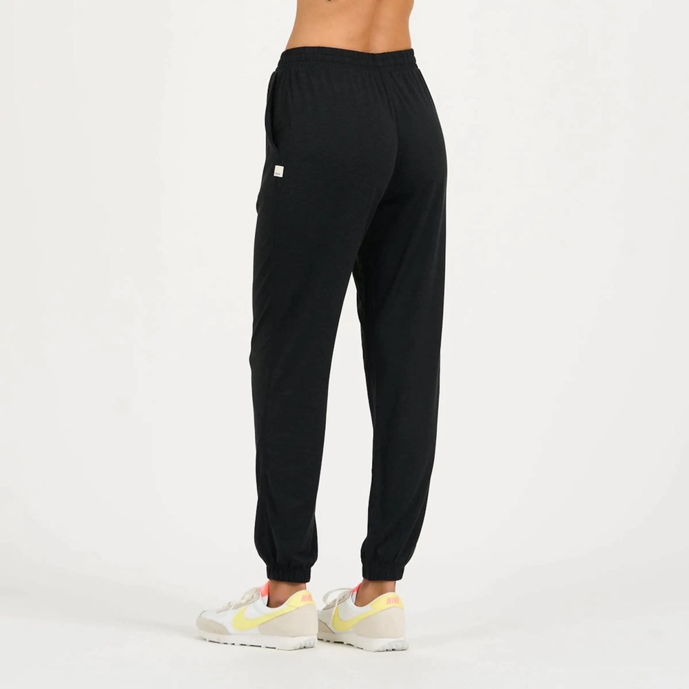 Vuori boyfriend jogger size small